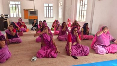 Photo of आंगनबाड़ी कार्यकर्ताओं को दिया गर्भवती महिलाओं के अच्छे स्वास्थ्य हेतू योग का प्रशिक्षण