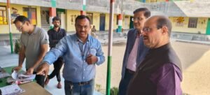 Bikaner : एसआईआर: संभागीय आयुक्त ने किया मतदान केंद्रों और बूथ क्षेत्रों का निरीक्षण, जानी प्रगति