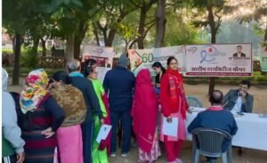 Bhilwara : डॉ. दिनेश शर्मा ने डायबिटीज डे पर लगाया शुगर कैंप, दिया निःशुल्क परामर्श