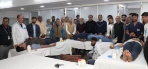 Bhilwara : इंडियन रेडक्रास सोसाइटी द्वारा वृहद चिकित्सा शिविर के साथ रक्तदान का आयोजन