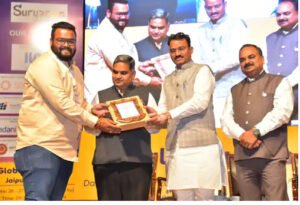 Bhilwara : सीएफएल हाउस ने दिया अक्षय ऊर्जा क्षेत्र में उत्कृष्ट योगदान, ऋषभ धूत को मंत्री से मिला अवार्ड