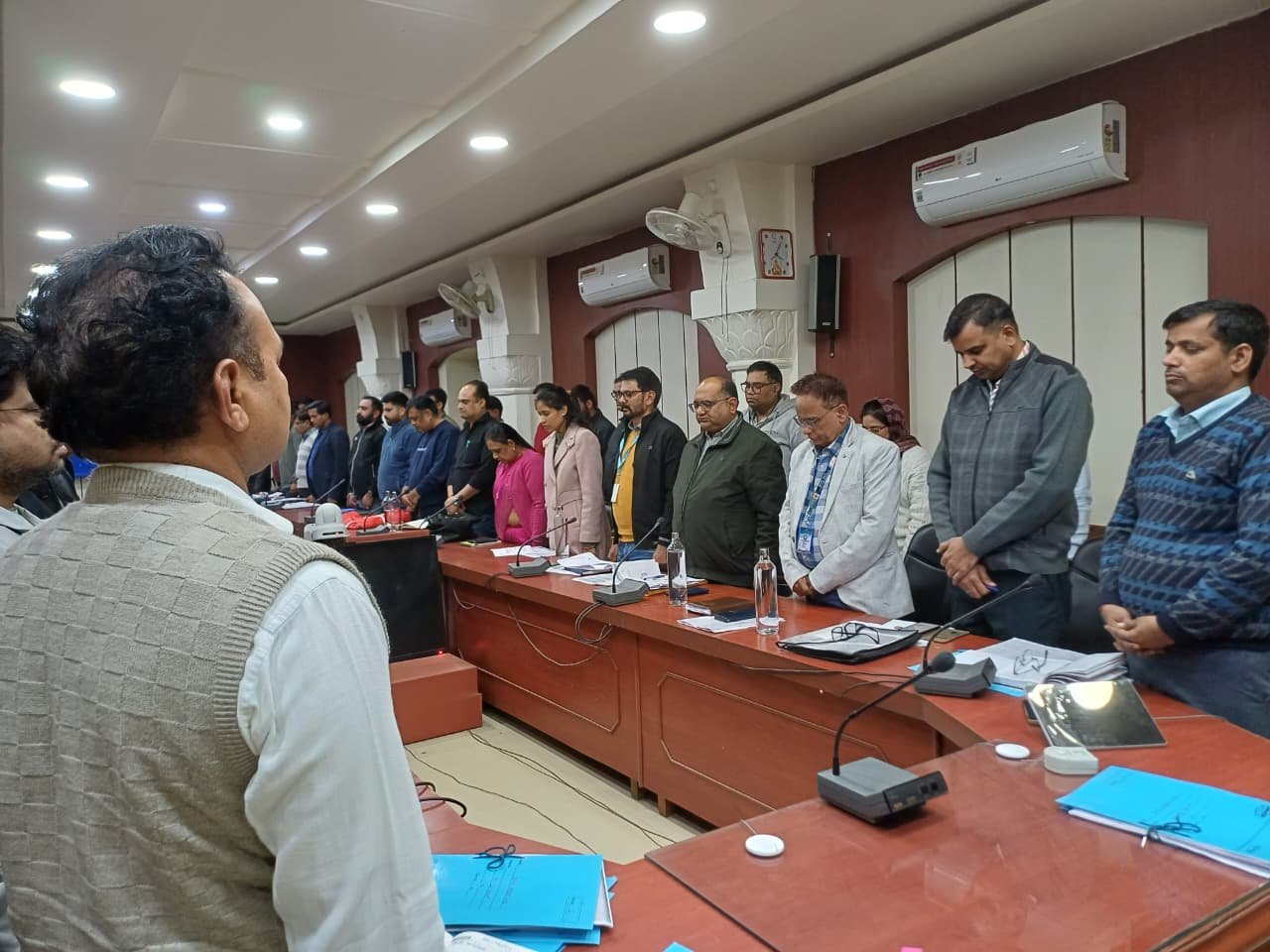 Bhilwara : जिला स्वास्थ्य समिति की बैठक में आमजन को त्वरित, निशुल्क व गुणवत्तापूर्ण स्वास्थ्य सेवाएं देने पर जोर