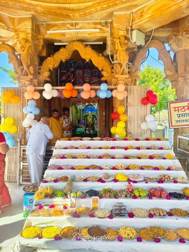 Bhilwara : सांवरिया सेठ नौगांवा को लगाया छप्पन भोग, गाए भजन, हुए दिव्य दर्शन