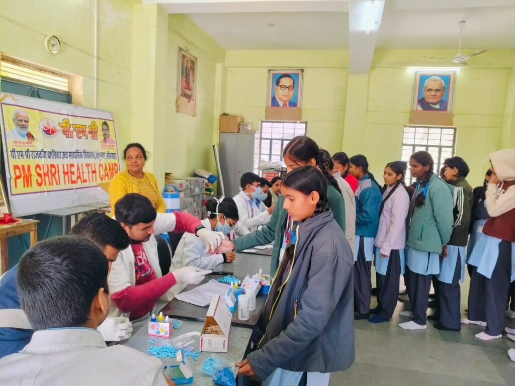 Bhilwara : पीएम श्री बालिका विद्यालय में आयोजित हुआ स्वास्थ्य शिविर, 257 छात्राओं की हुई निःशुल्क जांच