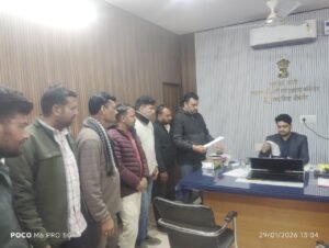 श्रीडूंगरगढ़ में सर्विस रोड बंद होने से बढ़ी आमजन की परेशानी, व्यापारियों और नागरिकों ने उपखण्ड अधिकारी को सौंपा ज्ञापनके 