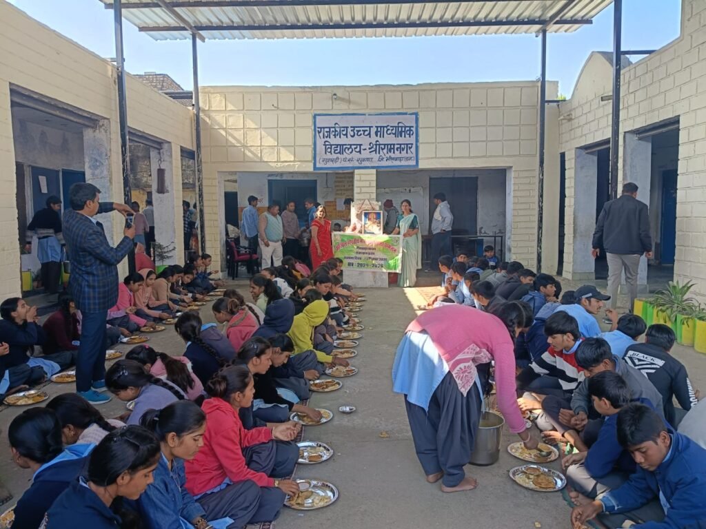 Bhilwara : अखिल भारतीय मारवाड़ी महिला सम्मेलन ने किया रामनगर गुवारडी स्कूल में बच्चों का स्नेह भोज आयोजित