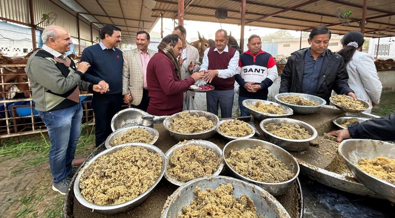 Bhilwara : लायंस क्लब भीलवाडा सीटी ने की प्राईम प्रोगाम के तहत गो सेवा