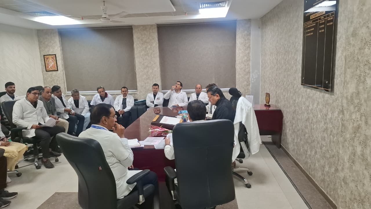 Bikaner : एसएसबी अस्पताल में मरीजों को मिले विशेषज्ञ डॉक्टर्स की नियमित सेवाएं- सुमित गोदारा, खाद्य एवं नागरिक आपूर्ति मंत्री