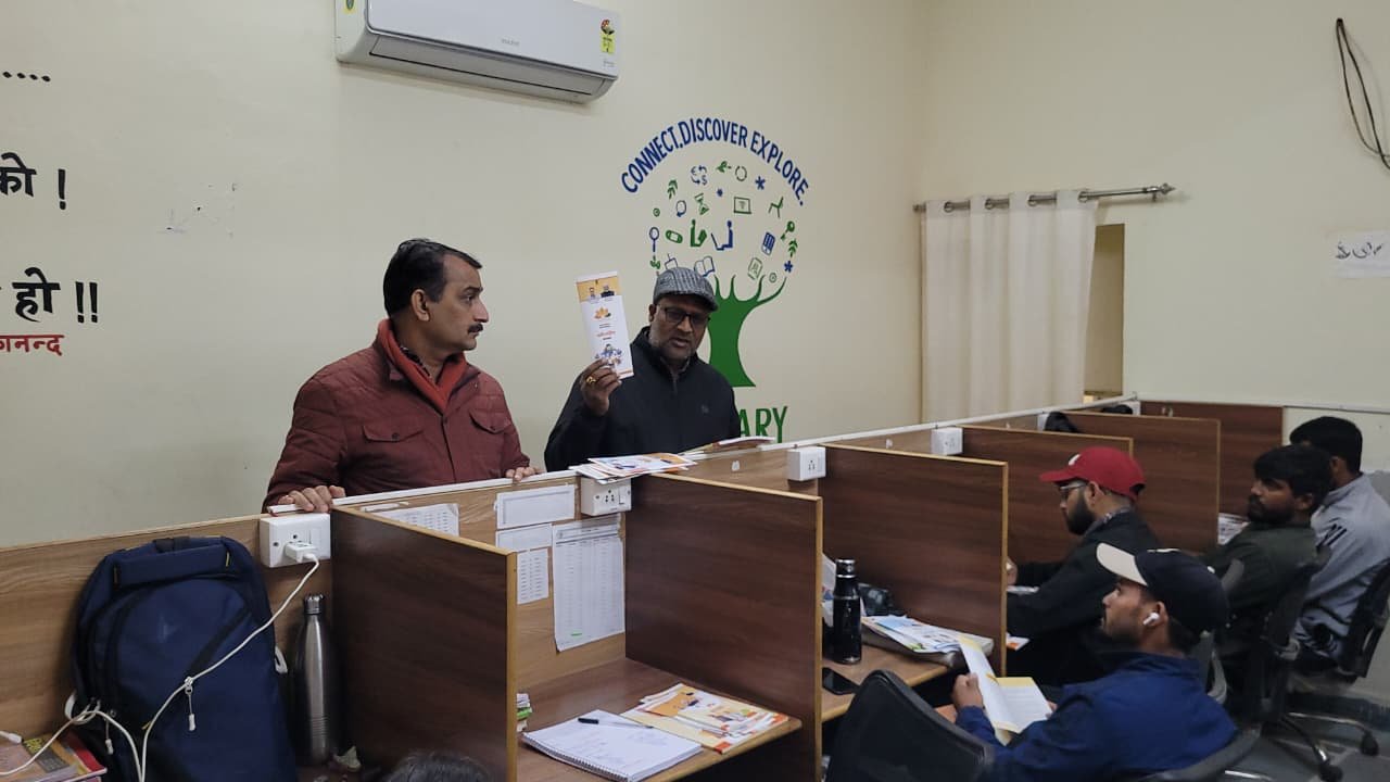 Bikaner : राज्य सरकार के दो वर्षः उदयरामसर के सार्वजनिक वाचनालय में वितरित किया साहित्य