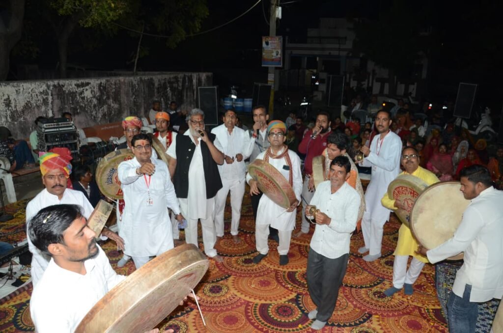 Bhilwara : श्री राम मण्डल सेवा संस्थान द्वारा फाल्गुन उत्सव की शुरुआत, फूलो के साथ खेली होली