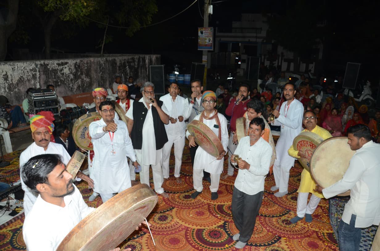 Bhilwara : श्री राम मण्डल सेवा संस्थान द्वारा फाल्गुन उत्सव की शुरुआत, फूलो के साथ खेली होली