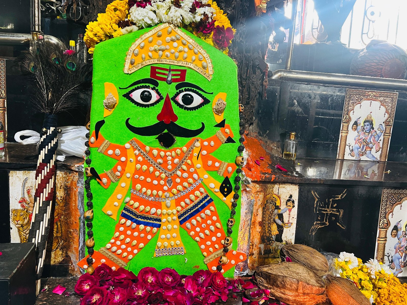 Bhilwara : बाबा भैरुनाथ को रामेश्वरम से लाए 2100 कौड़ी एवं पवित्र गोमती चक्र का चढ़ाया चोला