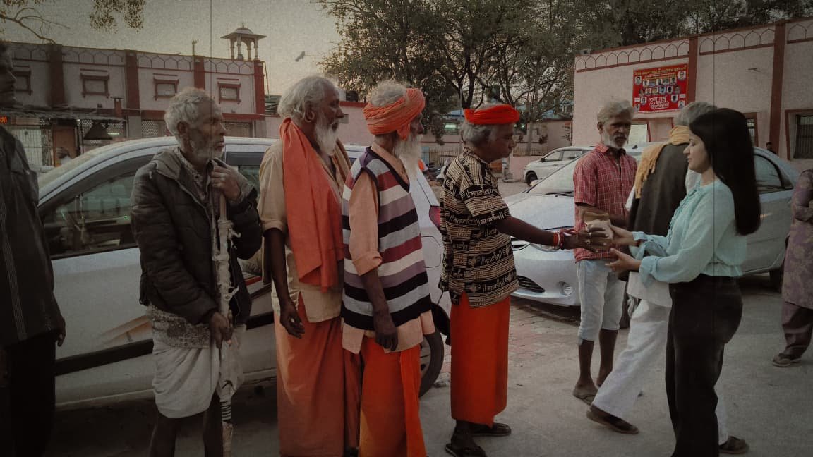 Bhilwara : समाजसेवी एवं खेल प्रेमी सम्पत कोठारी ने अंतिम पंक्ति में खड़े जरूरतमंद के साथ मनाया लाडो का जन्मदिन