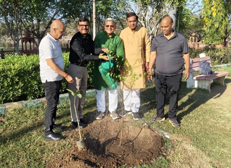 Bhilwara : पर्यावरण संतुलन बनाए रखने में महत्वपूर्ण भूमिका निभा रहा है स्मृति वन: गोपाल चंद्र डाड