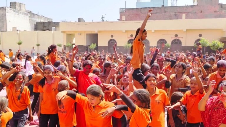 Bhilwara : दुर्गा शक्ति अखाड़ा ने मनाया हर्षाेल्लास से होली महोत्सव, डीजे की धुन पर झूमीं बहनें