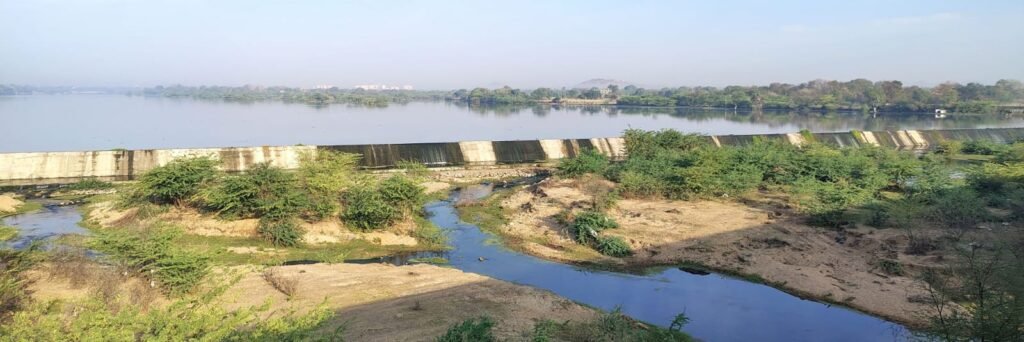 Bhilwara : कोठारी नदी में आ रहे जहरीले पानी से खेती चौपट, किसान आक्रोशित, दी आंदोलन की चेतावनी