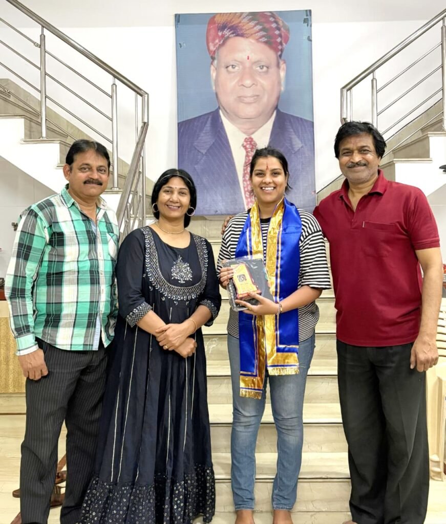 Bhilwara : आईएमसीसी ने युवा अधिवक्ता हर्षिता ईनाणी को किया प्रतिभा सम्मान चिन्ह भेंट कर सम्मानित