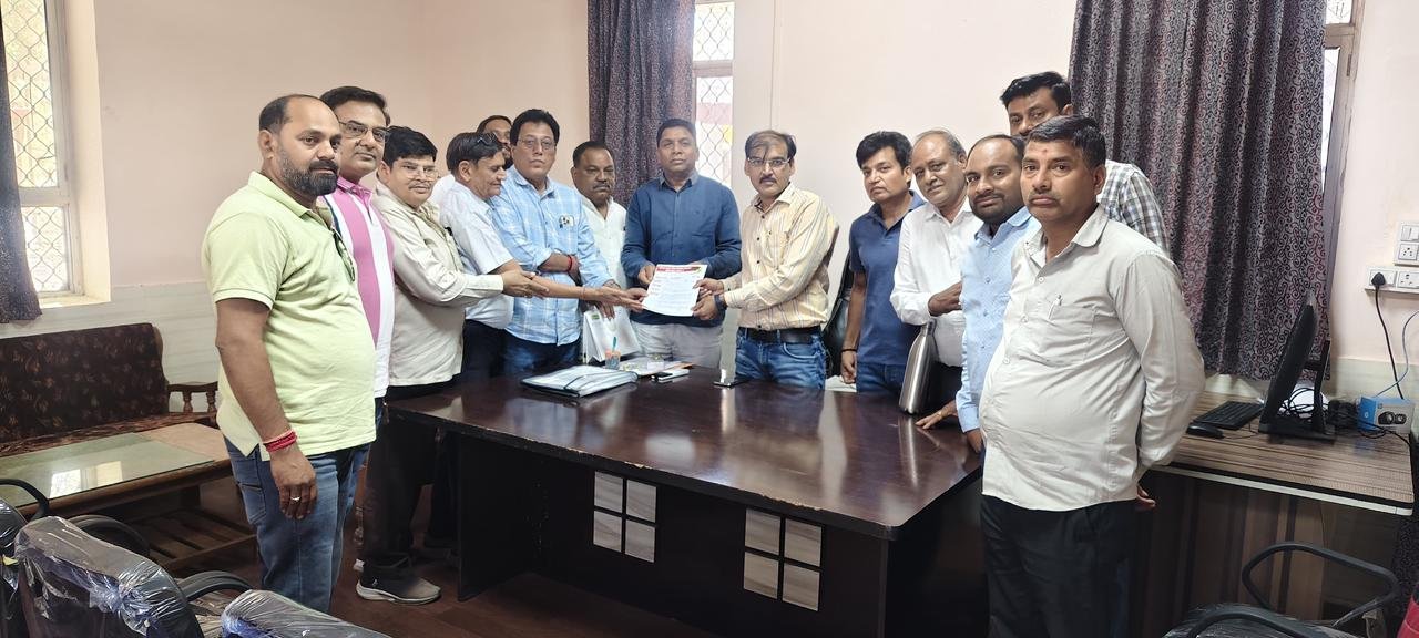 भीलवाड़ा में खाद-बीज विक्रेताओं का महाबंद, 12 सूत्रीय मांगों को लेकर प्रधानमंत्री के नाम सौंपा ज्ञापन