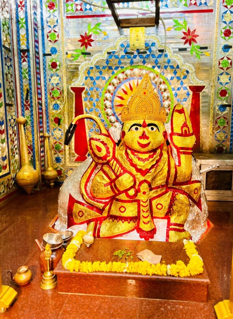 Bhilwara : सिंदरी बालाजी के हुए हनुमान जयंती पर स्वर्ण चोला दर्शन, हुई विशाल भजन संध्या, लगाया मेला