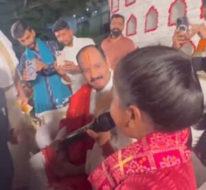 Bhilwara : 7 साल की तक्षवी ने भावपूर्ण वेदसार शिवस्तव स्तोत्र का किया पाठ, पंडित प्रदीप मिश्रा हुए मंत्रमुग्ध