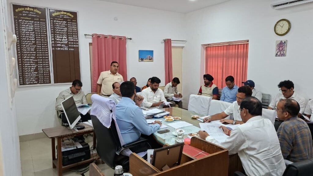 Bhilwara : जिला सड़क सुरक्षा समिति की बैठक आयोजित, लिए विभिन्न महत्वपूर्ण निर्णय 