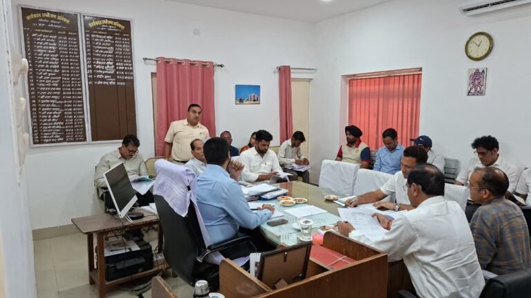 Bhilwara : जिला सड़क सुरक्षा समिति की बैठक आयोजित, लिए विभिन्न महत्वपूर्ण निर्णय 