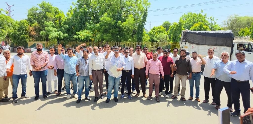 Bhilwara : उपभोक्ता मामलात विभाग ने पेट्रोल कम देने पर किया नोजल सील, भीलवाड़ा पेट्रोलियम डीलर्स सोसायटी ने जताया विरोध