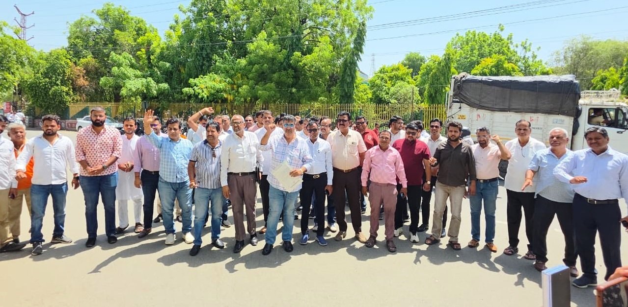 Bhilwara : उपभोक्ता मामलात विभाग ने पेट्रोल कम देने पर किया नोजल सील, भीलवाड़ा पेट्रोलियम डीलर्स सोसायटी ने जताया विरोध