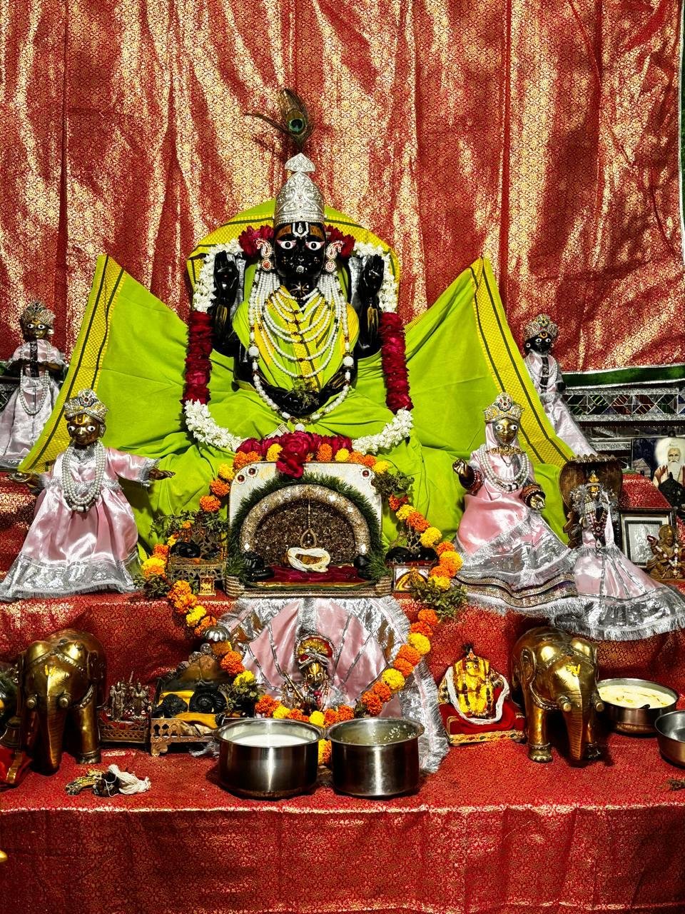Bhilwara : बद्रीनारायण ट्रस्ट की नौतपा तपिश में अनूठी पहल, राहगीरों को पिलाई ठंडी छाछ, उमड़ी भीड़