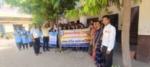 Bhilwara : करुणा क्लब ने राजकीय विद्यालय पुर में बेजुबान पक्षियों के दाना पानी के लिए बांधे, चुग्गा-पात्र, परिंडे