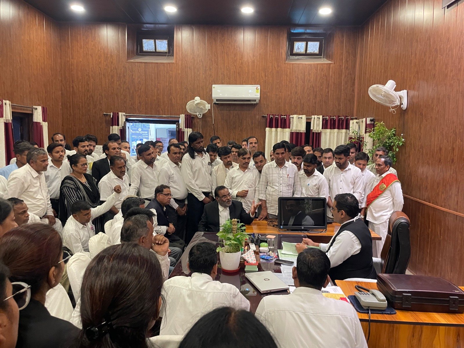 Bhilwara : न्यायालय परिसर हेतु आवंटित भूमि निरस्त करने की मांग, 650 से अधिक अधिवक्ताओं ने किया आवंटन का विरोध