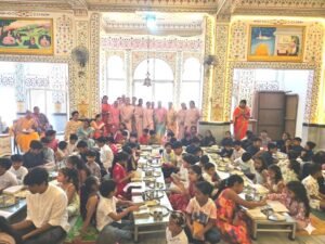 Bhilwara : वीतराग महिला मंडल द्वारा मातृत्व दिवस पर छोटे बच्चों को दिए धार्मिक संस्कार