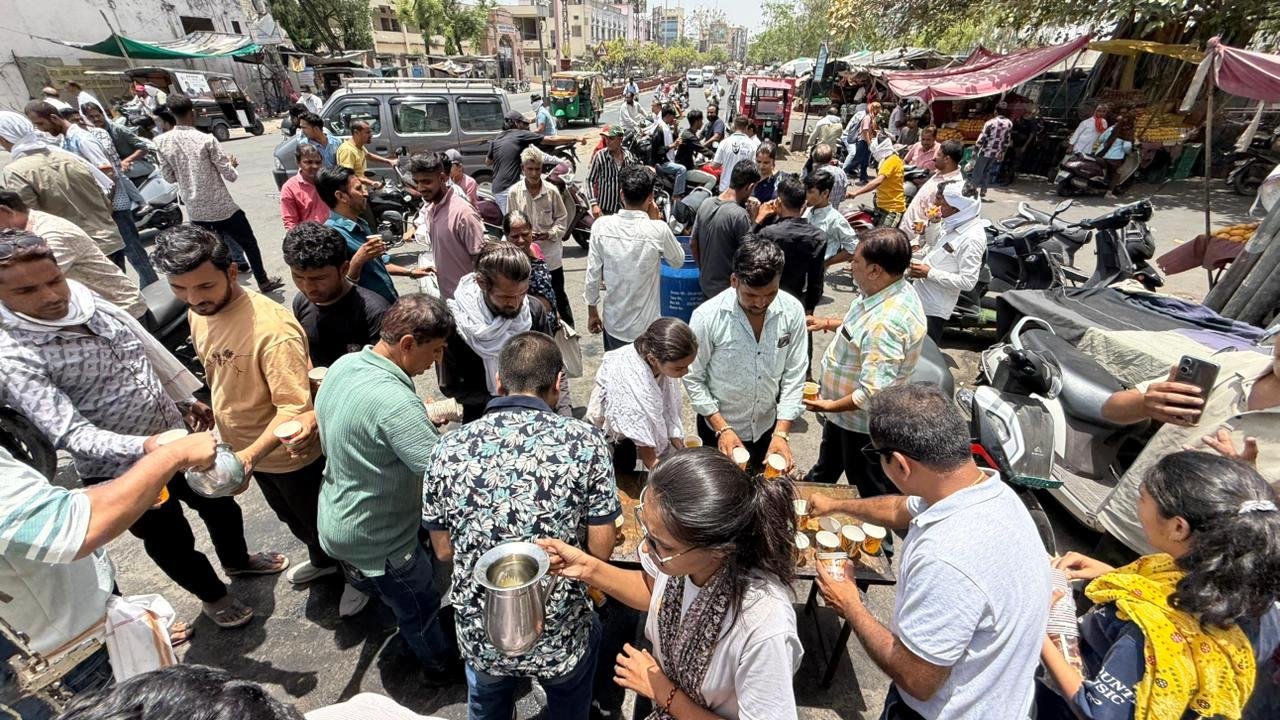 Bhilwara : मुस्कान फाउंडेशन ने भीषण नौतपा में शहर वासियों को पिलाया 8000 लीटर केरी का पानी