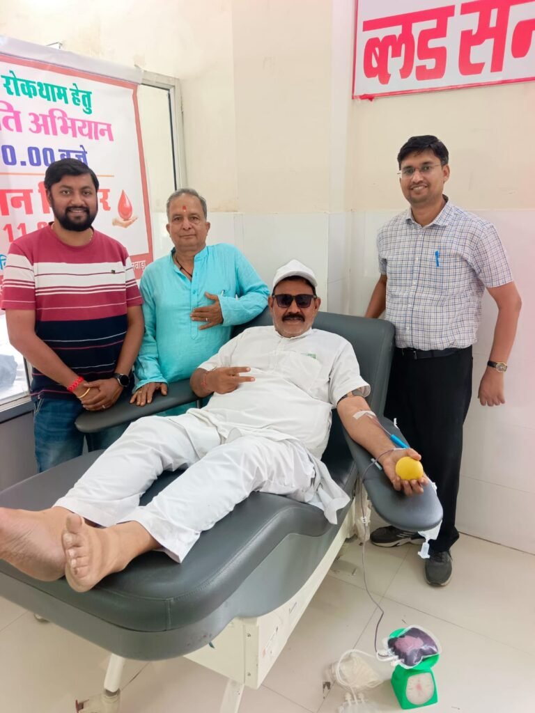 Bhilwara : मानवता के सिपाही विक्रम दाधीच ने किया 112वां रक्तदान