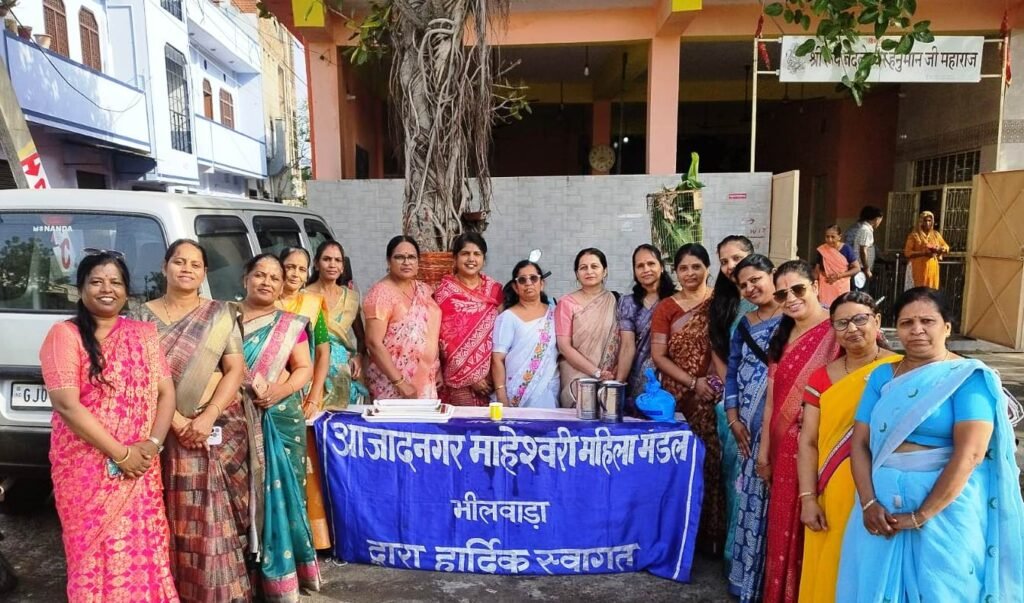 Bhilwara : आजाद नगर माहेश्वरी महिला मंडल द्वारा सराहनीय पहल, राजगीरों को मिल्क रोज वितरण